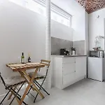 Mykeypers - Lovely With Jacuzzi Apartment