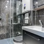Mykeypers - Lovely With Jacuzzi Apartment