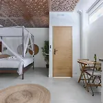 Mykeypers - Lovely With Jacuzzi Apartment *