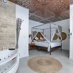 Mykeypers - Lovely With Jacuzzi Paris