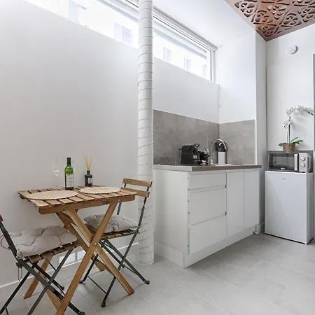 Mykeypers - Lovely With Jacuzzi Apartament