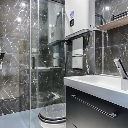 Mykeypers - Lovely With Jacuzzi Apartament