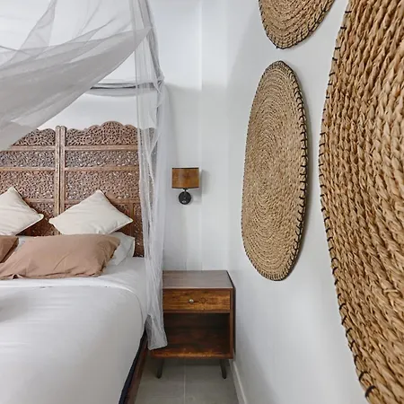 Mykeypers - Lovely With Jacuzzi Paryż